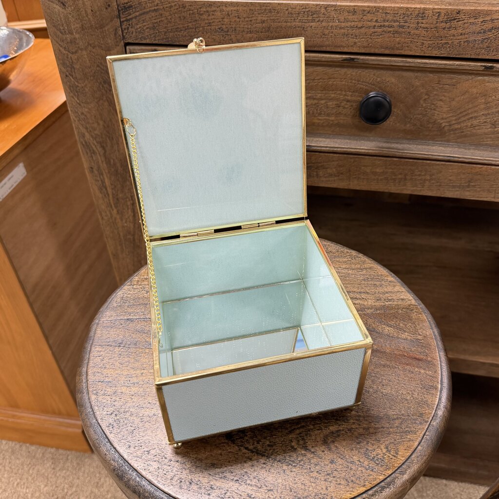 Decorative Box w/Tassel