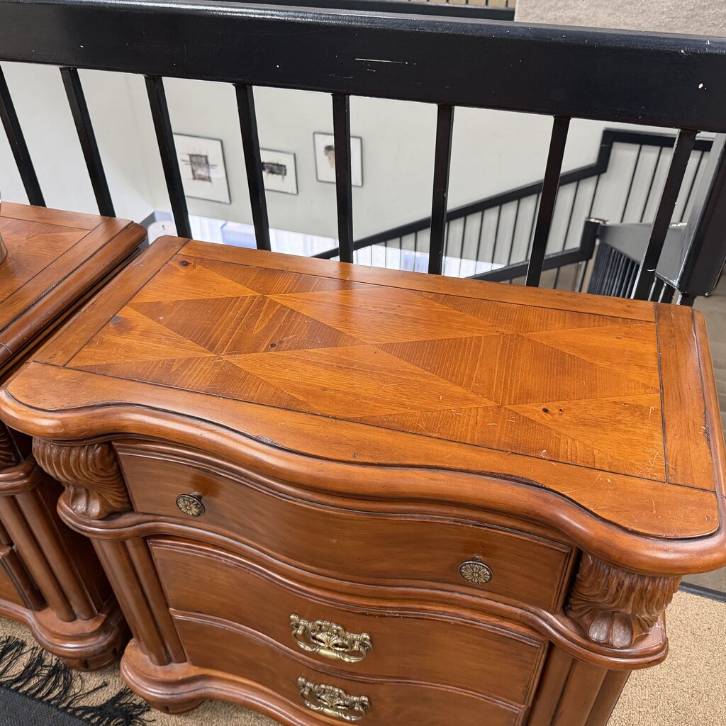 Pair Traditional Style Nightstands