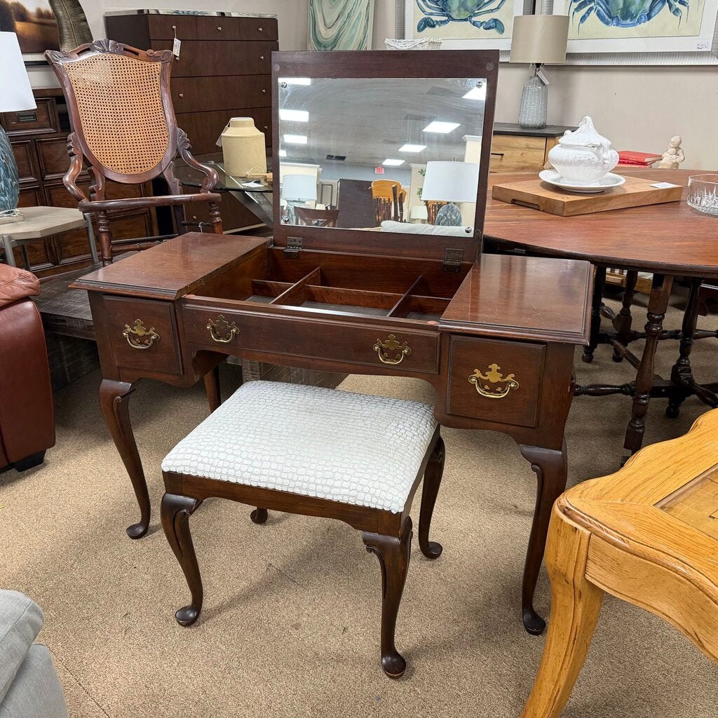 Queen Anne Style Vanity w/Stool