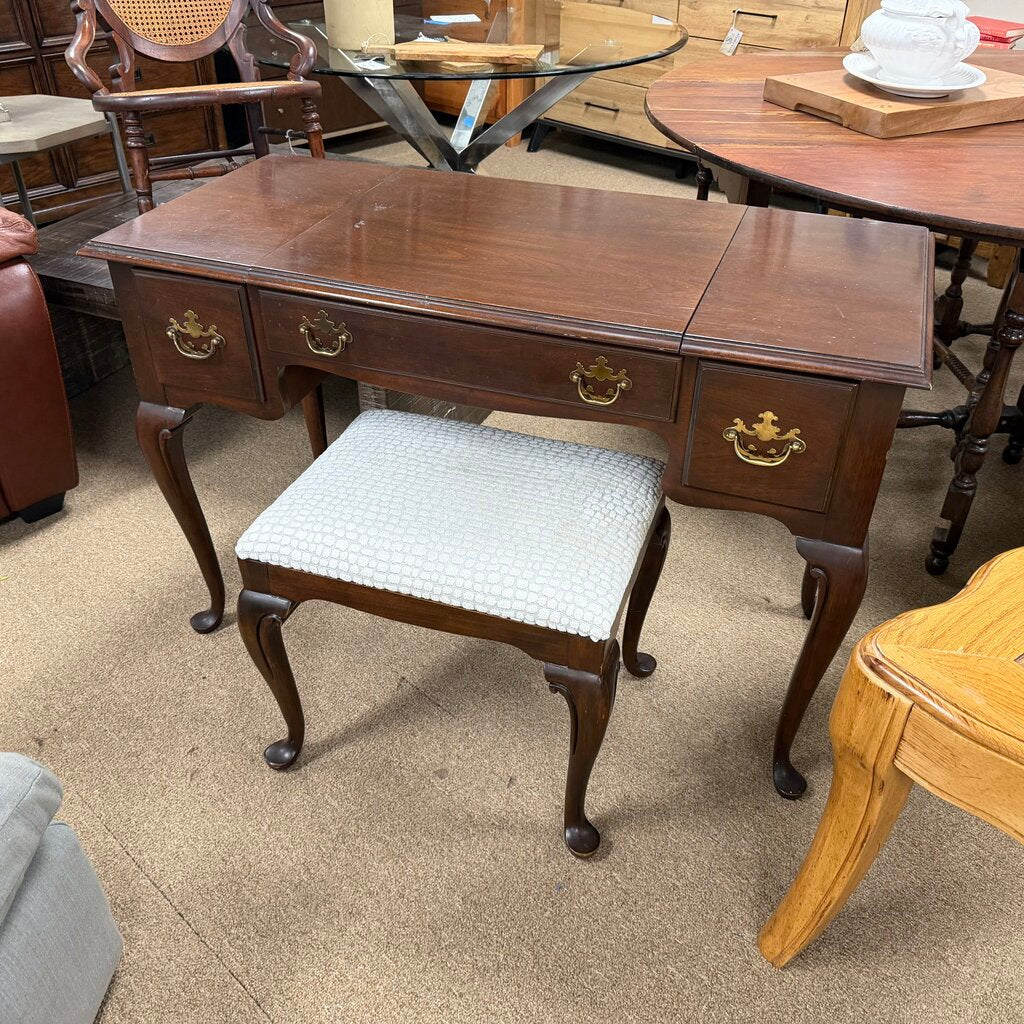 Queen Anne Style Vanity w/Stool