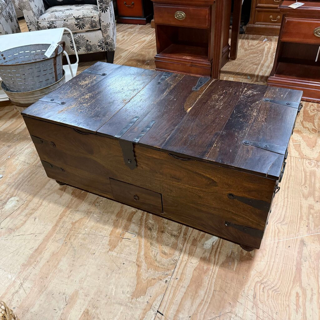 Trunk Style Coffee Table w/Storage