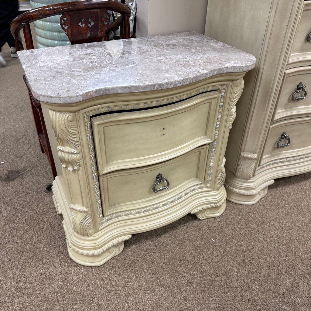 Pair Nightstands w/Outlets