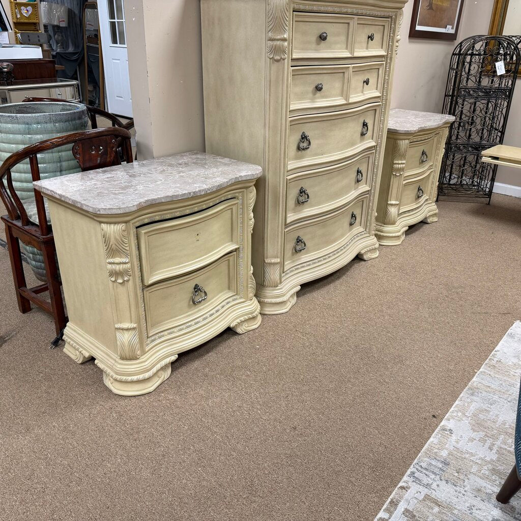 Pair Nightstands w/Outlets