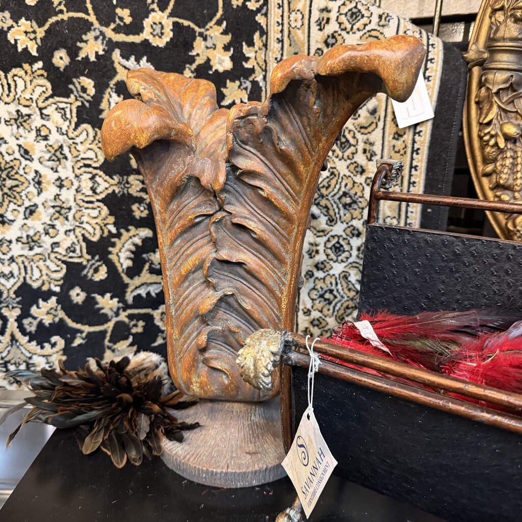 Resin Acanthus Leaf Vase