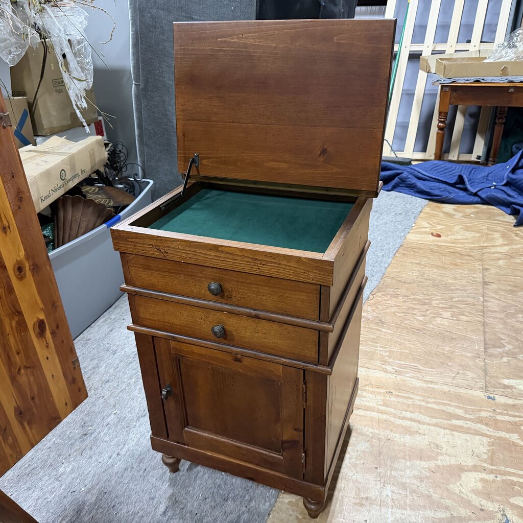 Small Oak Cabinet w/Lift Top