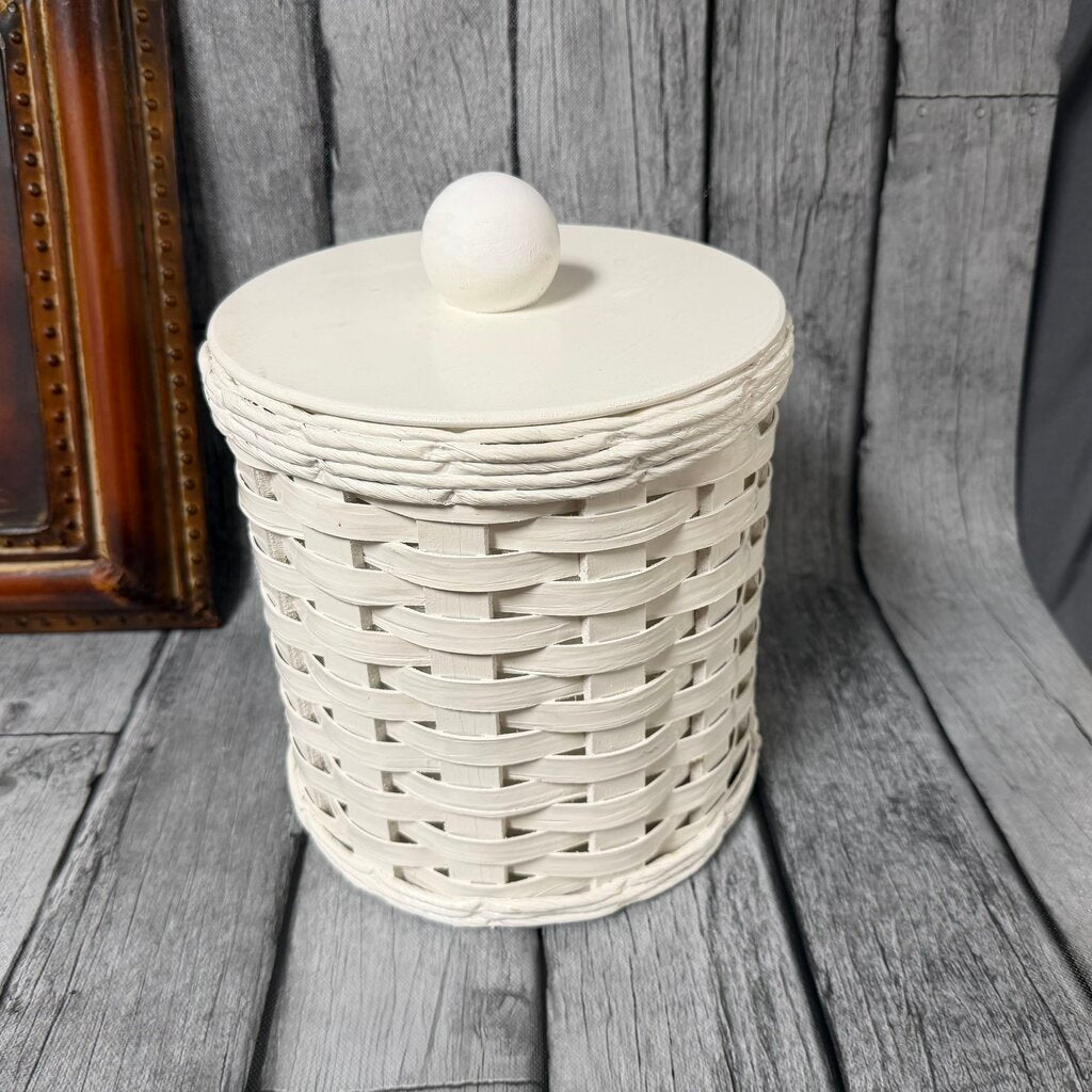 Wicker Bin w/Lid
