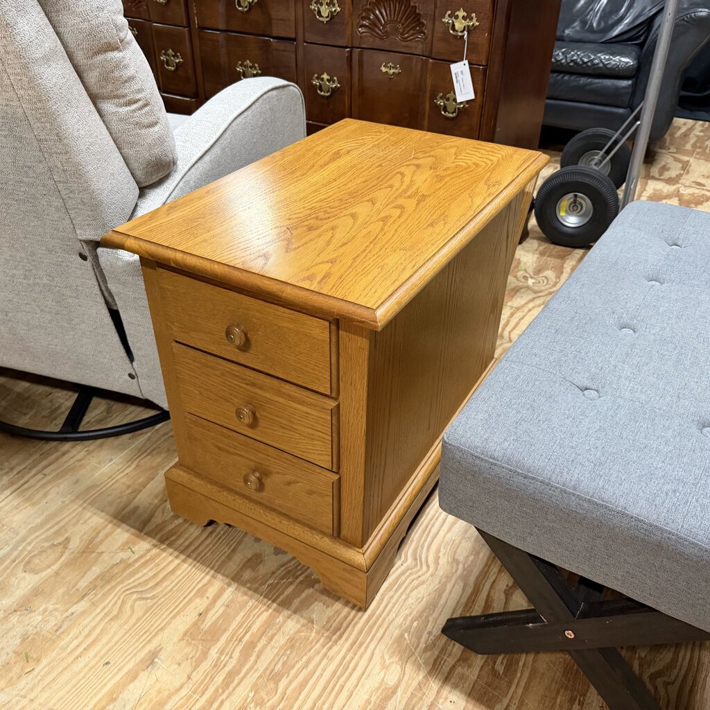 Wood Side Table w/Magazine Rack