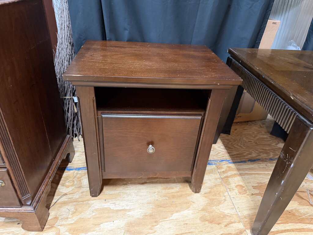 End Table w/Storage
