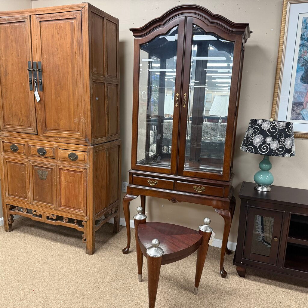 Queen Anne Style Display Cabinet w/Cabriole Legs
