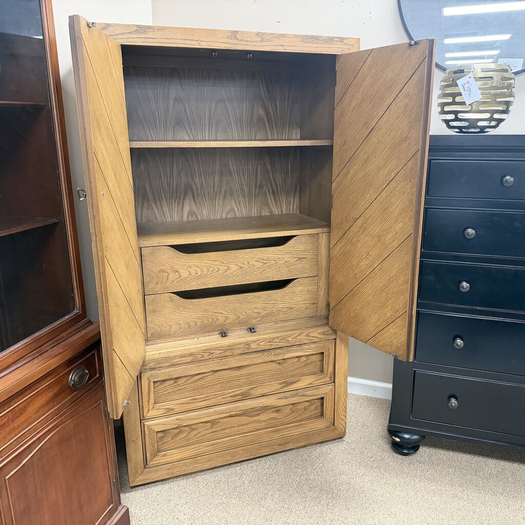 Armoire/Gentleman's Chest