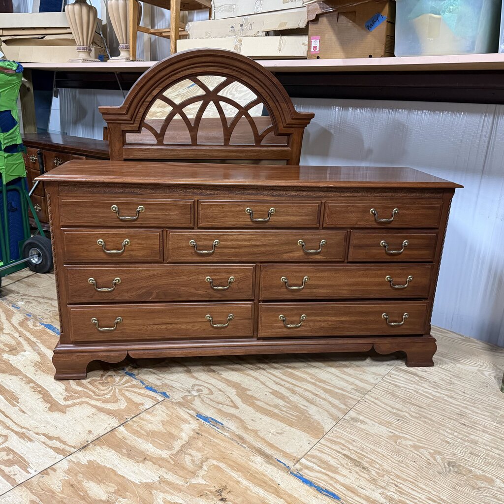 Dresser w/Mirror