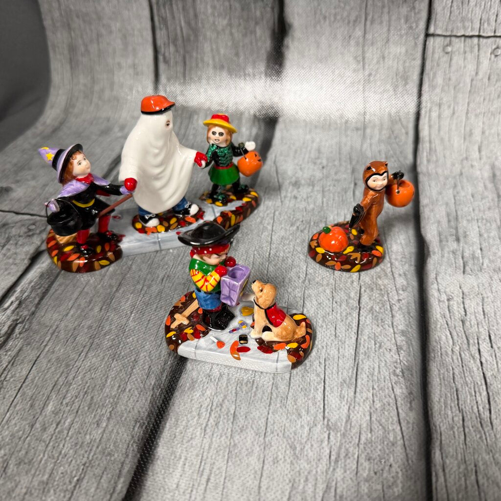 Set/3 Trick or Treat Kids Figures (with box)