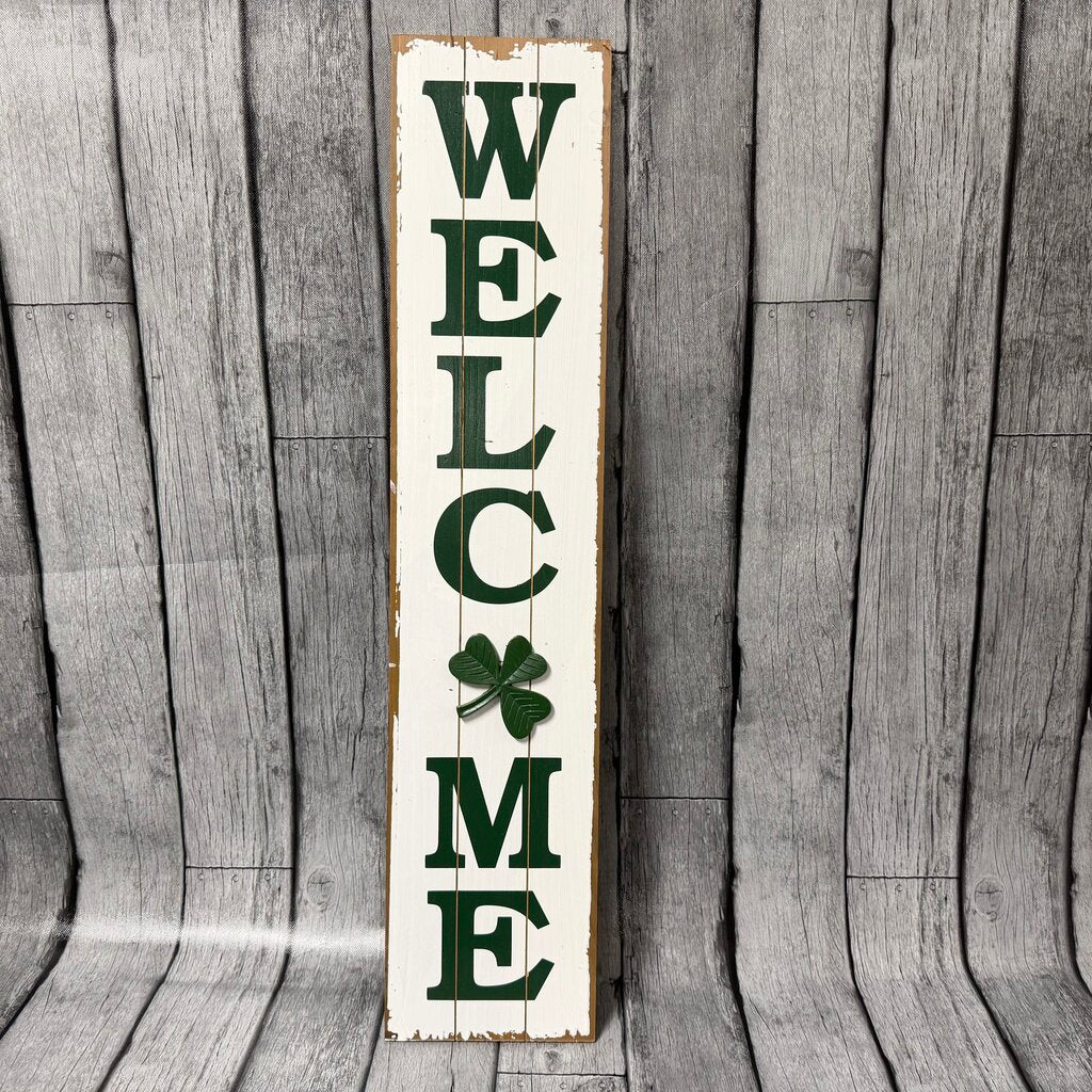 Wood Welcome Sign w/Clover