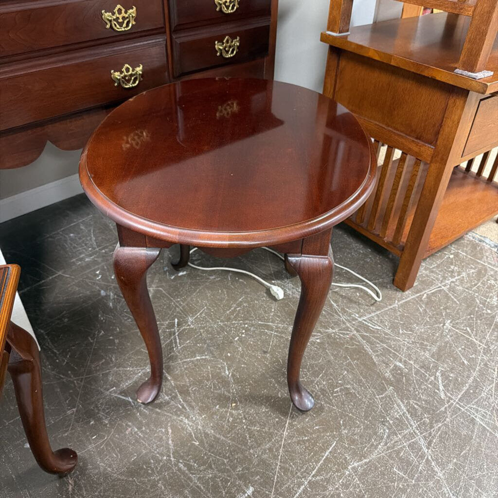 Queen Anne Style Oval Side Table