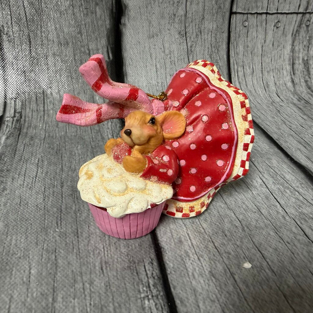 Mouse w/Cupcake Ornament