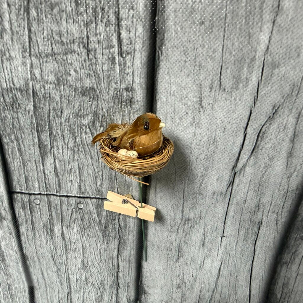 Chicadee Nest Pick