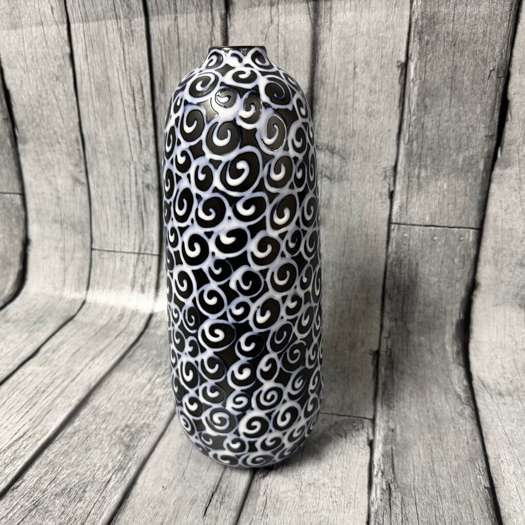 *NEW* Textured Blue+White Vase