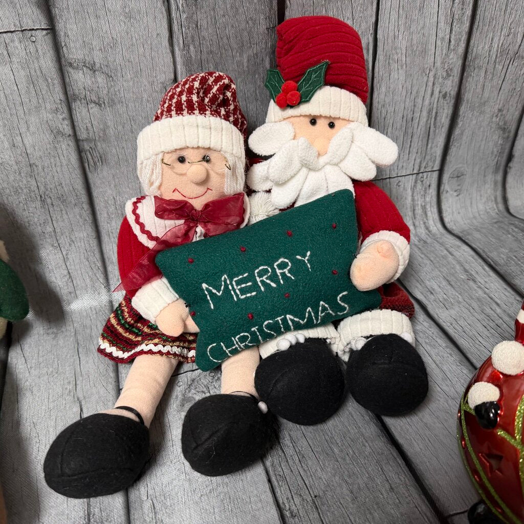 Mr. & Mrs. Claus Shelf Sitters