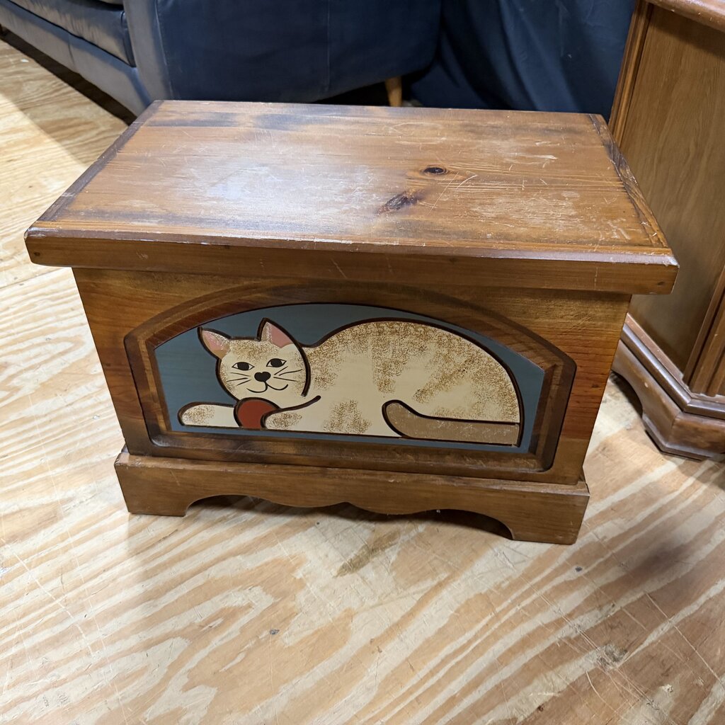 Country Style Pine Storage Chest w/Cat